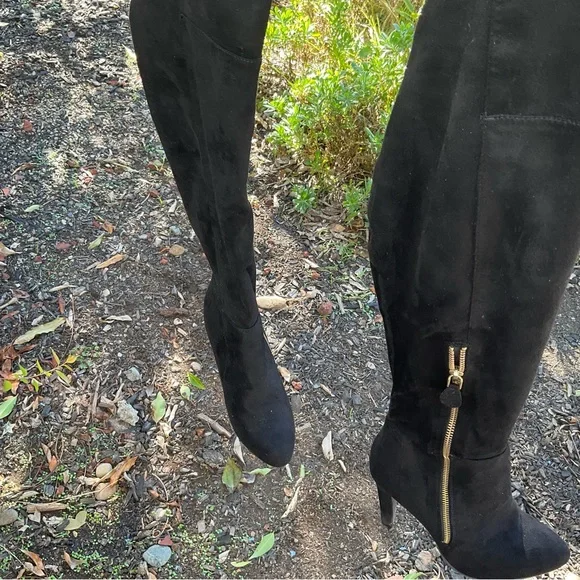 Thigh high black suede boots - Picture 5 of 12